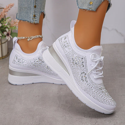 Sneakersy z oddychającej siateczki, ozdobione kryształkami