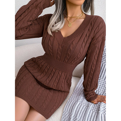 Elegantes Damen-Strickkleid mit Zopfmuster und figurbetontem Schnitt
