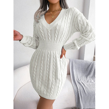 Elegantes Damen-Strickkleid mit Zopfmuster und figurbetontem Schnitt