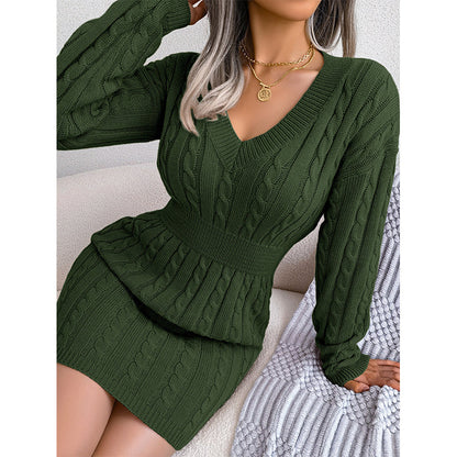 Elegantes Damen-Strickkleid mit Zopfmuster und figurbetontem Schnitt